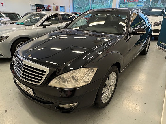 Mercedes-Benz S320 4 of 5