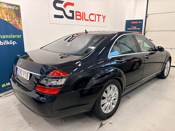 Mercedes-Benz S320 12 of 30