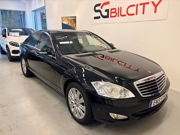Mercedes-Benz S320 13 of 30