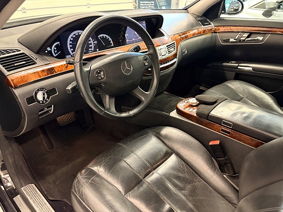 Mercedes-Benz S320 25 of 30