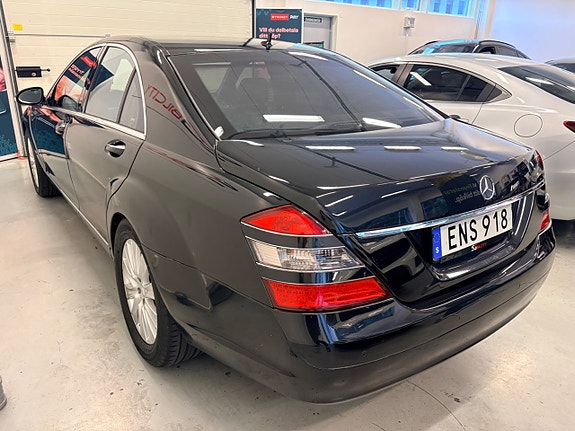Mercedes-Benz S320 11 of 30