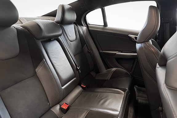 Volvo S60 10 of 15