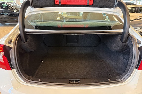 Volvo S60 12 of 15