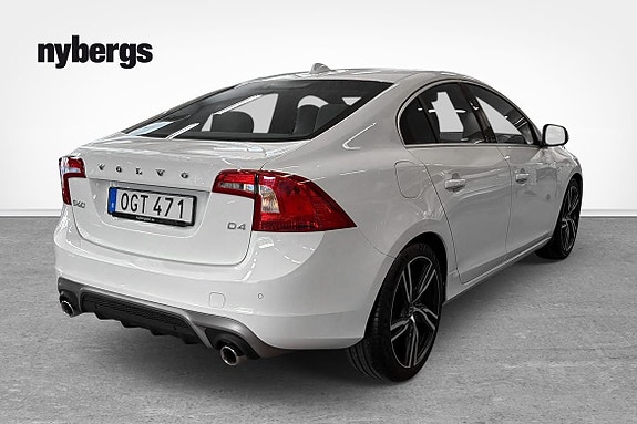 Volvo S60 4 of 5