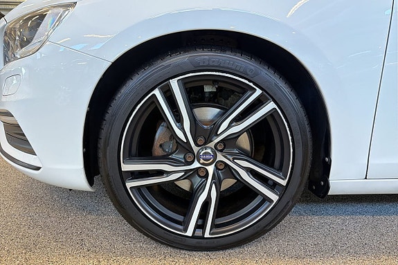 Volvo S60 11 of 15