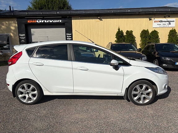 Ford Fiesta 2 of 5