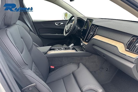 Volvo XC60 8 of 22