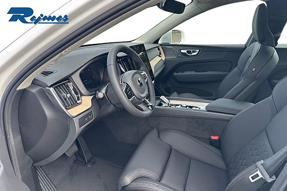 Volvo XC60 13 of 22