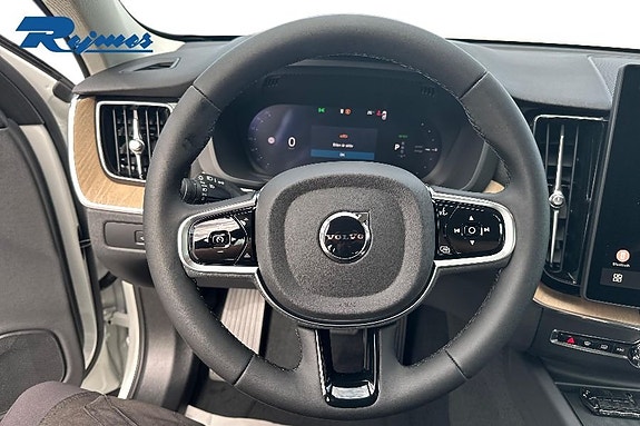 Volvo XC60 7 of 22