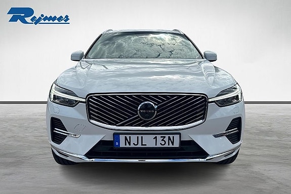 Volvo XC60 2 of 22