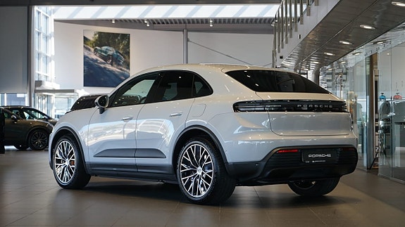 Porsche Macan 4 2 of 5