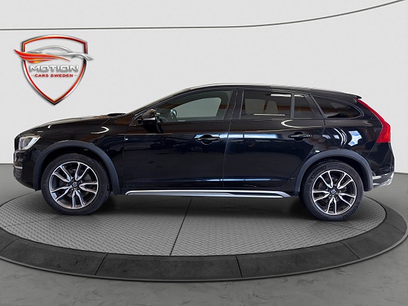 Volvo V60 Cross Country 2 of 5