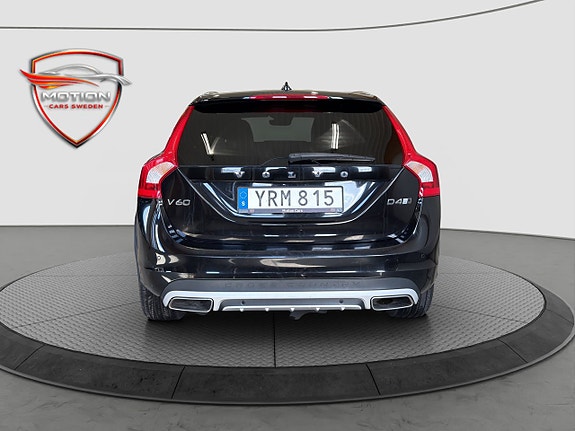 Volvo V60 Cross Country 3 of 5