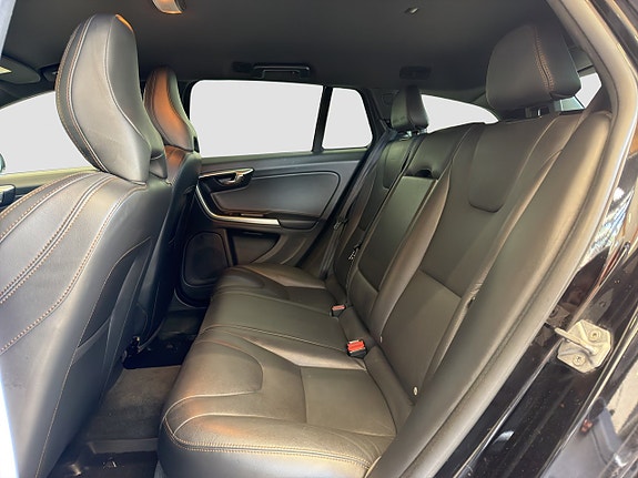 Volvo V60 Cross Country 24 of 30