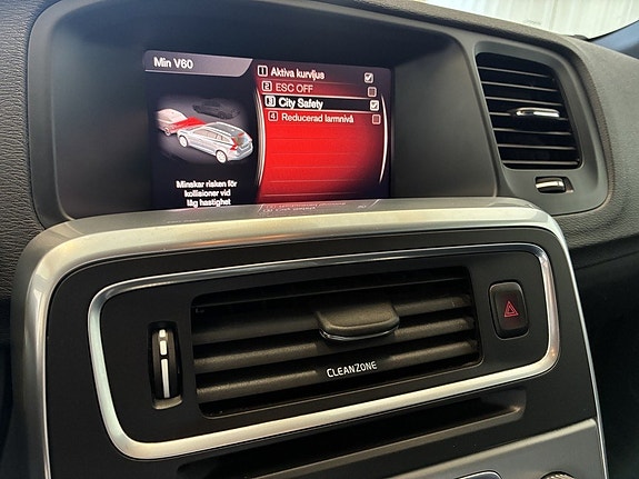 Volvo V60 Cross Country 18 of 30
