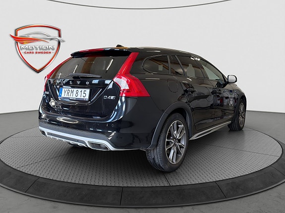 Volvo V60 Cross Country 4 of 5
