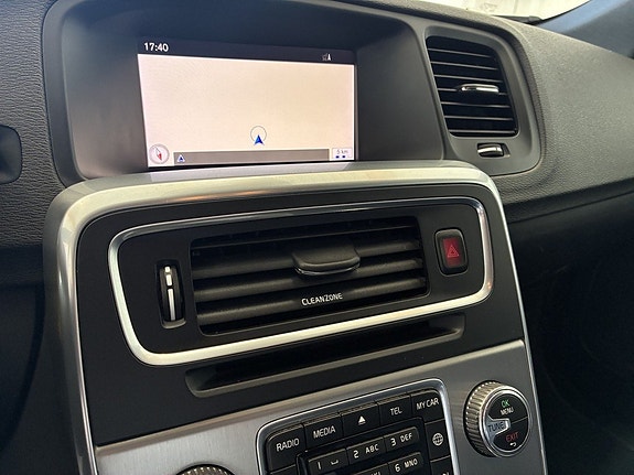 Volvo V60 Cross Country 20 of 30