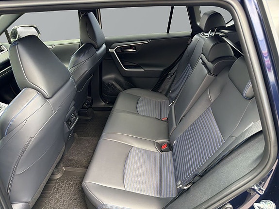 Toyota RAV4 9 of 27