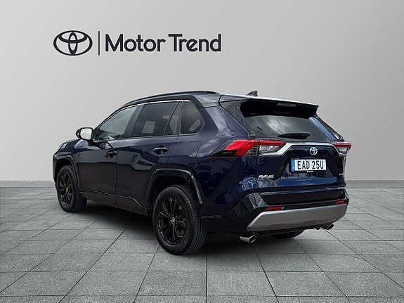 Toyota RAV4 3 of 5