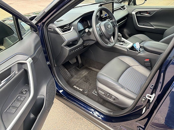 Toyota RAV4 18 of 27
