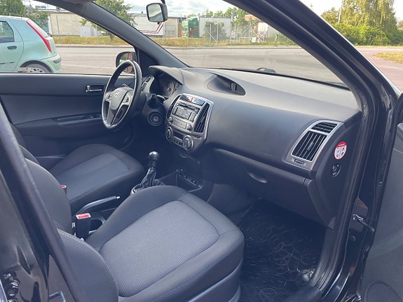 Hyundai i20 10 of 19
