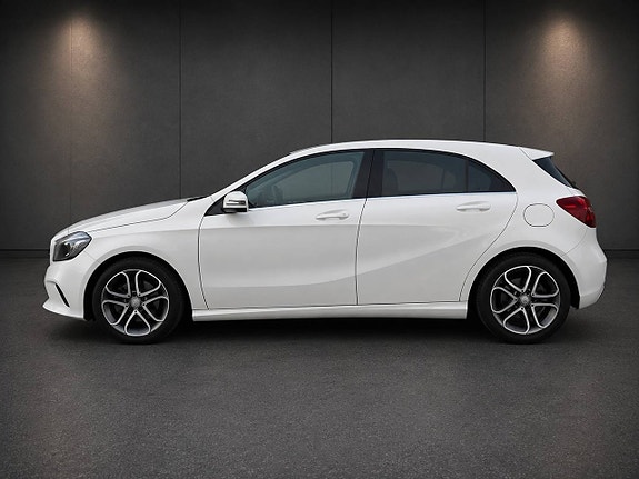 Mercedes-Benz A180 2 of 9