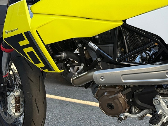 Husqvarna 701 Supermoto / Demo endast 4mil / Räntefritt 24mån 4 of 11