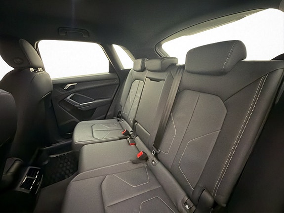 Audi Q3 26 of 30