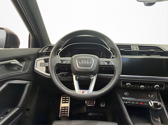 Audi Q3 16 of 30