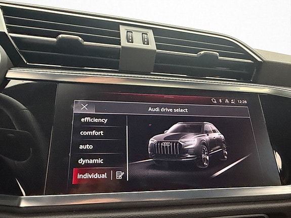 Audi Q3 21 of 30