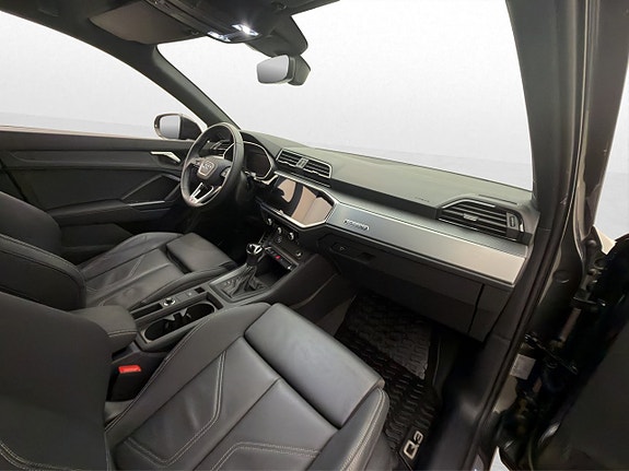 Audi Q3 24 of 30
