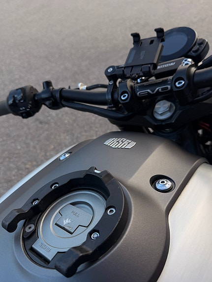 Yamaha XSR900 3 of 6