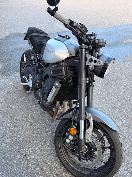 Yamaha XSR900 2 of 6