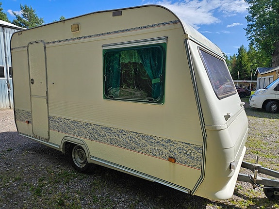 Adria 360 "långbäddar " totalvikt 950kg