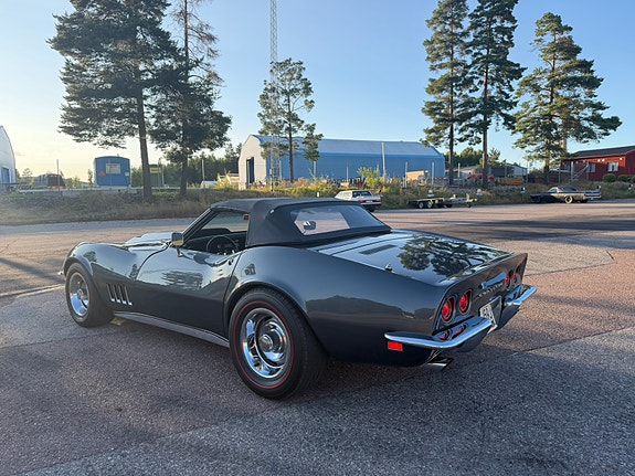 Chevrolet Corvette 7 of 13