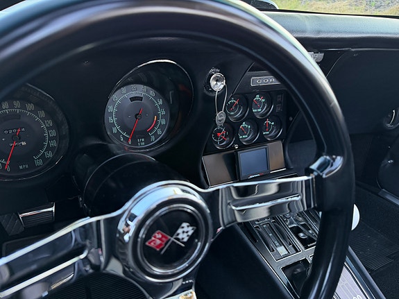 Chevrolet Corvette 10 of 13