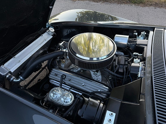 Chevrolet Corvette 12 of 13