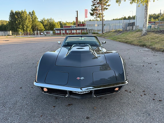 Chevrolet Corvette 2 of 5