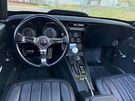 Chevrolet Corvette 9 of 13