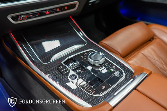 BMW X7 24 of 27