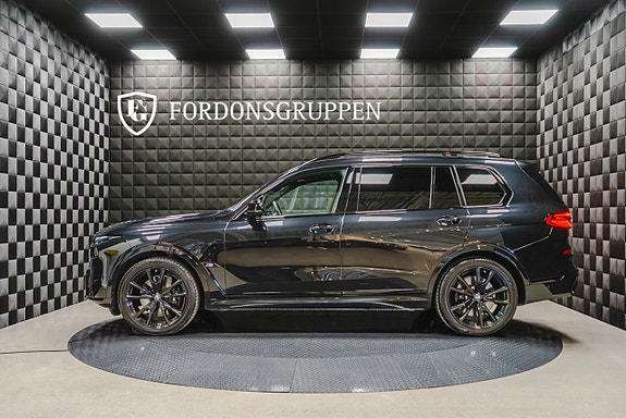BMW X7 2 of 5