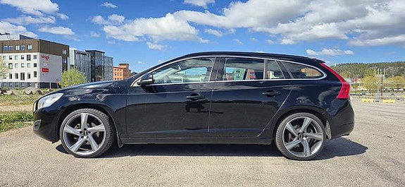 Volvo V60 2 of 5