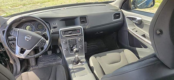 Volvo V60 7 of 15