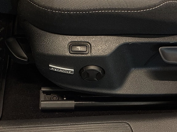 Volkswagen Golf Alltrack 19 of 23
