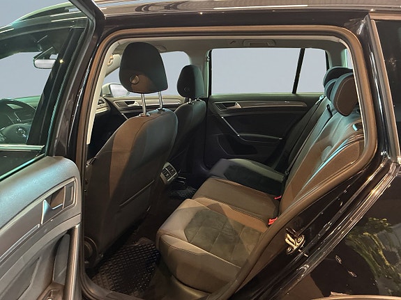 Volkswagen Golf Alltrack 13 of 23
