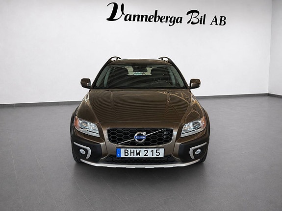 Volvo XC70 2 of 5