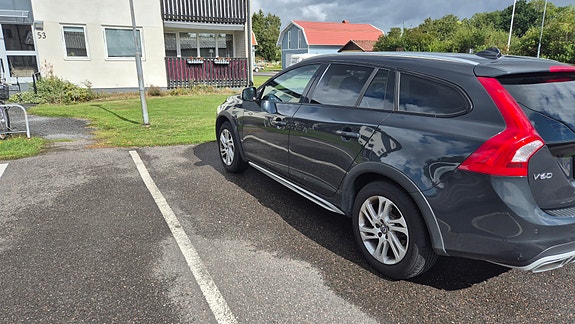 Volvo V60 Cross Country 4 of 9