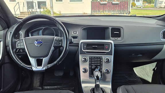 Volvo V60 Cross Country 7 of 9