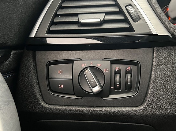 BMW 320d 14 of 30