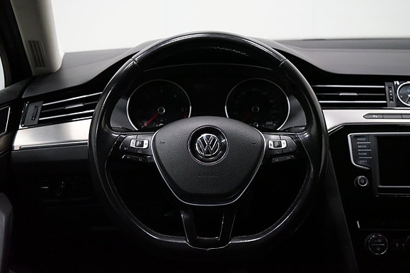 Volkswagen Passat 12 of 20